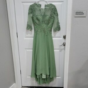 Elegant Green High Low Dress with Sweetheart Neckline and Bell Sleeves